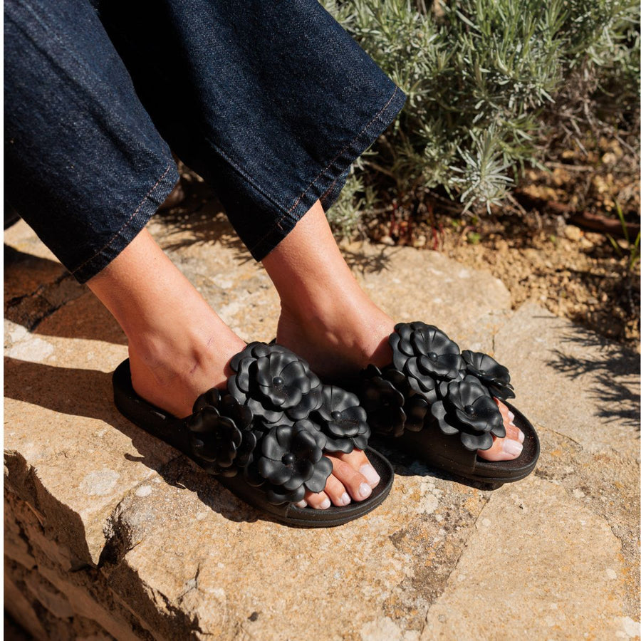 CAMELIA - BLACK