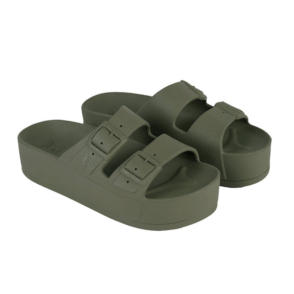 Sandales Cacatoes de style classique en couleur kaki foncé, parfaites pour un look décontracté et élégant, idéales pour accompagner une caipirinha lors d'une soirée estivale.