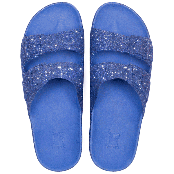 Trancoso Royal Blue Glitter – Sandales Cacatoès en bleu royal et paillettes, tendance et scintillantes, parfaites pour un look élégant.